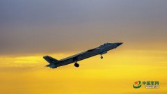 可正在这片沙漠的 